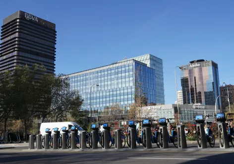 Imagen de la estación 150 de bicimad en el paseo de la Castellana