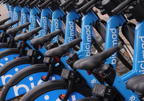 Imagen de estación bicimad con bicis ancladas