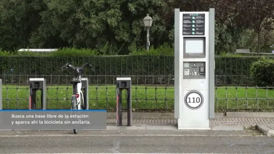 Así se deja una bicicleta del sistema NUEVO aparcada en una estación ANTIGUA